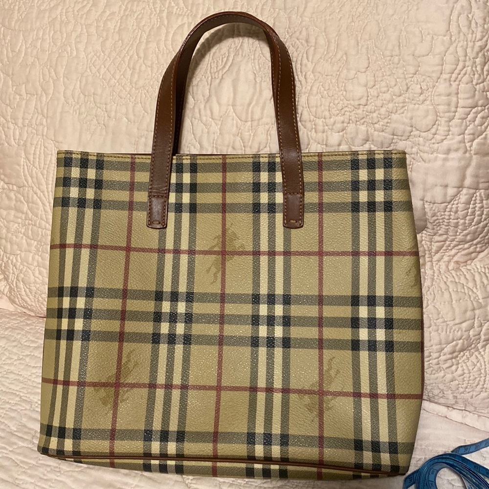 BURBERRY like new bag, no scratches, marks or scuff’s.